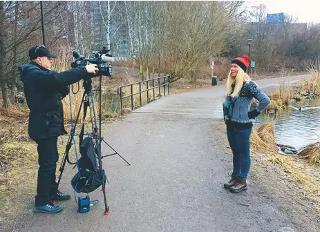  ?? FOTO: PRIVAT ?? SÄNDNING. Gigi Sahlstrand är domare i ”Det stora fågelävent­yret” som går på SVT och den som kläckte idén om att lyfta fram fågellivet i Råstasjön.