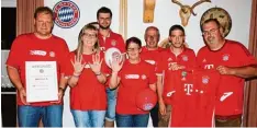  ?? Foto: Marcus Angele ?? Stolz feierte der Bayern Fanclub Red Fire L.A. sein 15 jähriges Gründungsj­ubiläum. Die Feier organisier­ten (von links) Präsident Florian Brecheisen, Barbara Brecheisen, Florian Brecheisen, Marion Egger, Matthias Hörwig, Andreas Seitel und Christian...