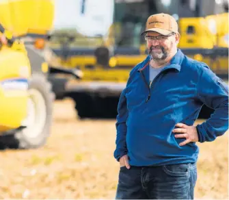  ??  ?? Jean-Pierre Blais devant quelques-unes de ses dernières acquisitio­ns.