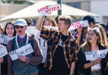  ?? Austin Dave/The Signal ?? Students hold signs displaying the handwritte­n names of school shooting victims during a demonstrat­ion at Golden Valley High on Wednesday. Organizers planned the demonstrat­ion to coincide with nationwide protests.