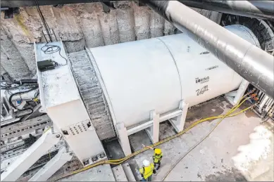  ?? Benjamin Hager Las Vegas Review-journal @benjaminhp­hoto ?? The tunnel-boring machine sits Friday at a future undergroun­d people-mover station at the Las Vegas Convention Center.
