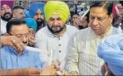  ?? SAMEER SEHGAL/HT ?? Former Punjab Congress president Navjot Singh Sidhu taking part in a candle vigil for unity, in Amritsar on Monday.