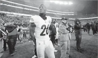  ?? Steven Senne Associated Press ?? RUNNING BACK Le’Veon Bell of the Pittsburgh Steelers watches from the sideline after leaving the AFC title matchup with New England because of an injury and sitting out most of the game.