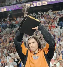  ??  ANDREW D. BERNSTEIN/NBAE VIA GETTY IMAGES ?? Steve Nash, then of the Phoenix Suns, receives the NBA MVP trophy during the 2005 NBA playoffs. Nash hopes Canada can continue developing toprated talent.