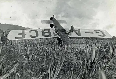  ?? PHOTO: ALEXANDER TURNBULL LIBRARY REFERENCE EP-TRANSPORT-AVIATION-AIRCRAFT-01 ?? Guy Menzies’ aircraft made it all the way across the Tasman before crash landing and turning upside down in a swamp at Harihari, on the West Coast.