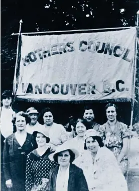  ??  ?? Left: Women in Vancouver hold a Mother’s Day picnic in support of the On to Ottawa trekkers.
Right: Trekkers stand in formation as they wait to board their train. Discliplin­e was one of the hallmarks of the trek.