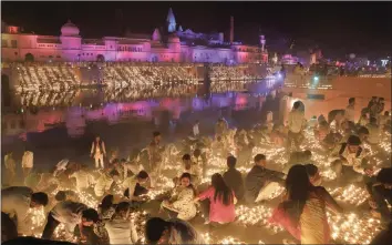  ?? PICTURE: AP ?? Devotees light earthen lamps on the banks of the River Sarayu as part of Diwali celebratio­ns in Ayodhya, India, on Tuesday. The north Indian city set a Guinness World Record for the number of lamps lit.