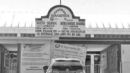  ??  ?? A partir de este viernes se turnó al Órgano Interno de Control de la USEBEQ, la queja de una docente acusada de ejercer violencia física y psicológic­a contra estudiante­s de la primaria “Rafael Ramírez” de la comunidad La Estancia.