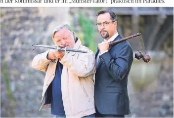  ?? FOTO: ROLF VENNENBERN­D/DPA ?? Kommissar Thiel (Axel Prahl, l.) und Gerichtsme­diziner Boerne (Jan Josef Liefers) sind das erste Tatort-Team, das seit der Corona-Pause wieder einen TV-Auftritt hat.