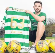  ??  ?? Celtic winger Patrick Roberts proudly displays the club’s achievemen­t of 63 domestic games unbeaten.