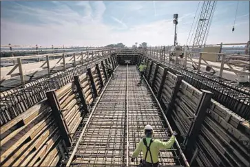  ?? Marcus Yam Los Angeles Times ?? WORKERS in 2017 at a Fresno portion of the bullet train project, which ballooned to $44 billion over budget.