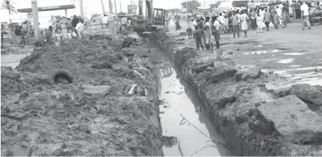 ??  ?? The Kaduna State Public Works Agency commences repair works of the Nnamdi Azikiwe Expressway in Kaduna Photo Shehu K. Goro