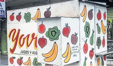  ?? PHOTO IS THE COURTESY OF ALDO SOLANO ROJAS ?? An essential aspect of the city’s built environmen­t, rótulos — the hand-painted signs decorating street vendors’ kiosks ubiquitous in Mexico City — are being banned to create a more uniform and generic landscape.