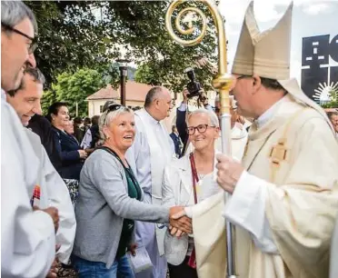  ?? KLZ/TRAUSSNIG ?? Das „Alles Gute und Vergelt’s Gott“waren beim Bischof-Abschied allgegenwe­rtig