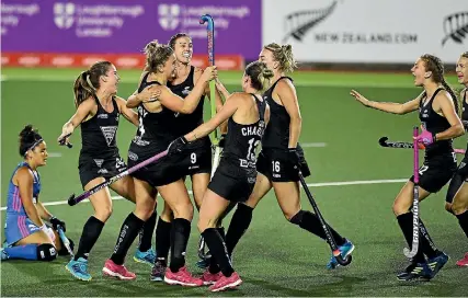  ?? PHOTOSPORT ?? The Black Sticks celebrate scoring during their upset 2-1 victory over Argentina.