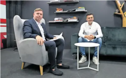  ?? ?? MARIO CVITANOVIĆ Bivši hrvatski reprezenta­tivac u studiju Večernjeg TV-a s našim je novinarom Tomislavom Dasovićem razgovarao o velikoj pobjedi vatrenih nad Francuskom