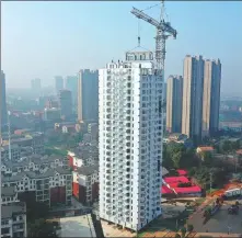  ?? PROVIDED TO CHINA DAILY ?? The Jingdu Holon Building during constructi­on by Broad Group Holon in Xiangyin, Hunan province.