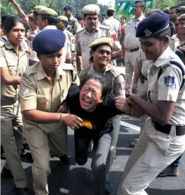  ?? — BUNNY SMITH ?? A Tibetan activist is detained in New Delhi on Wednesday during a protest against Chinese President Xi Jinpin near the Chinese embassy.