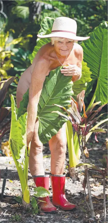  ?? Picture: ANNA ROGERS ?? NAKED JOY: Valley View Naturist Bush Retreat’s Ruth Pegg will be taking part in World Naked Gardening Day today.