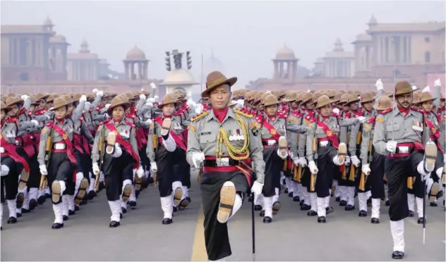  ?? Associated Press ?? ↑
Soldiers of Assam Rifles, a paramilita­ry force, practise a marchpast for the upcoming R-day parade at the Raisina Hill in New Delhi on Thursday.