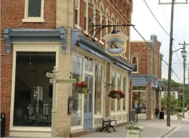  ?? TANIS TOOHEY PHOTOS FOR THE TORONTO STAR ?? Creemore is a beer lover’s dream. The Creemore Brewery opened in 1987 and takes up a whole town block.