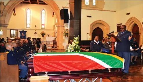  ?? Photo: Loyiso Dyongman ?? SAPS Branch Commander Mthwakazi Msomi speaks in praise of slain police officer Alby Julius at his funeral in the Cathedral on Saturday.