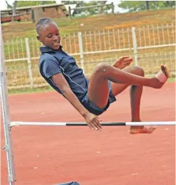  ??  ?? Ndumiso Mabunda from Curro Heuwelkrui­n cleared the bar at a height of 4,17 m during the girls’ u.13 high jump.