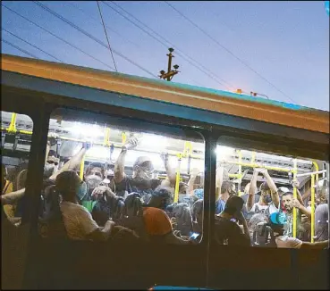  ??  ?? Commuters are packed inside a bus amid the coronaviru­s pandemic in Rio de Janeiro, Brazil on Thursday.