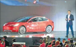  ?? DPA ?? INNOVADOR. Ayer Musk presentó su Model 3 de US$ 35 mil.
