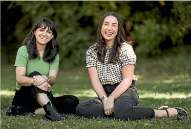  ?? ROSA WOODS/STUFF ?? Julia Craig and Jodie Botica have started Wish You Were Here, a movement aimed at connecting young adults experienci­ng grief.