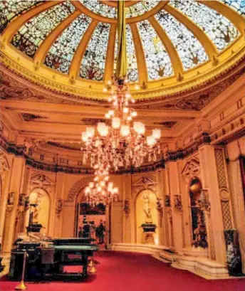  ??  ?? Parisian craftsmen and theatrical designers were used to construct the casino