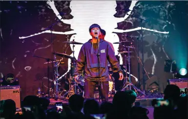  ?? PHOTOS PROVIDED TO CHINA DAILY ?? Trumpet player and singer Mai Haipeng of Jiulian Zhenren, an indie band from Guangdong province, sings the songYeyou Shen at the Original Band Contest held in Beijing on Nov 10.