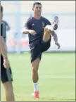  ??  ?? Cristiano, entrenando.