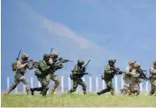  ?? AFP/ ?? Soldados colombiano­s y estadounid­enses durante ejercicios militares en Tolemaida, Colombia.