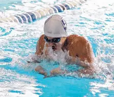  ?? COURTESY OF REED COLFAX ?? Santa Fe Prep swimmer Jordan Kinlaw is looking to guide the Blue Griffins boys to a third straight high school small-schools swim championsh­ip at the state meet next weekend at Albuquerqu­e Academy.