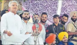  ??  ?? ■ PPCC president Sunil Jakhar addressing a rally in Meharu village of the constituen­cy on Thursday. Local bodies minister Navjot Singh Sidhu is also seen. PARDEEP PANDIT/HT