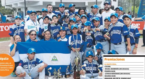  ?? GILBERTO SIERRA FOTOS. ?? MONARCAS. La Selección de Nicaragua posa para GOLAZO con la copa que los acredita como campeones.