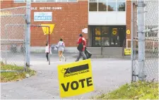  ?? JEAN LEVAC ?? A family leaves after voting at a polling station on Monday in the riding of Hull—Aylmer, which the Liberals’ Greg Fergus easily won.