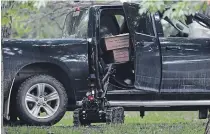  ?? ADRIAN WYLD THE CANADIAN PRESS ?? A police robot was used to search the pickup truck inside the grounds of
Rideau Hall in Ottawa Thursday. The driver had “several weapons” on him at the time of his arrest.