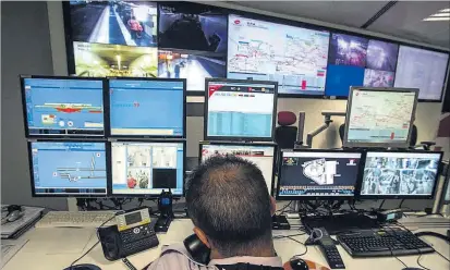  ?? JORDI COTRINA ?? 8.000 càmeres del centre de seguretat es vigilen estacions i vies, i s’activen mesures.