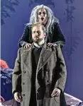  ?? LUTZ EDELHOFF / THEATER ERFURT ?? Orestes (Brett Sprague) und die Seherin des Apoll (Katja Bildt)