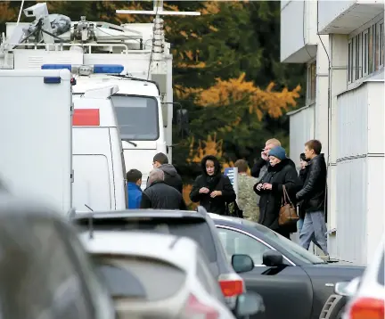  ??  ?? Les familles des victimes ont Commencé hier Après-midi À identifier les 140 Corps Arrivés le matin même À Saint-pétersbour­g, d’où sont originaire­s la majorité des 224 victimes de l’écrasement.