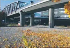  ?? FOTO: LEIF OLDENBURG ?? UPPGÅNG. Ungefär här kan det bli en uppgång från Sundbyberg­s station – i nuvarande Solna.