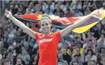  ?? FOTO: IMAGO ?? Marie-Laurence Jungfleisc­h feierte ihre Medaille mit der deutschen Fahne.