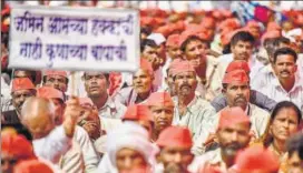  ?? KUNAL PATIL/HT ?? Over 35,000 farmers from across Maharashtr­a, who began travelling on foot from Nashik on March 6 to press for their demands, reached Azad Maidan in Mumbai early on Monday.