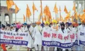  ?? SAMEER SEHGAL /HT ?? Members of United Akali Dal taking out a march on Heritage Street in Amritsar on.