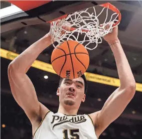  ?? ALEX MARTIN/(LAFAYETTE) JOURNAL AND COURIER ?? Zach Edey aims to lead Purdue to its first men’s basketball national championsh­ip.