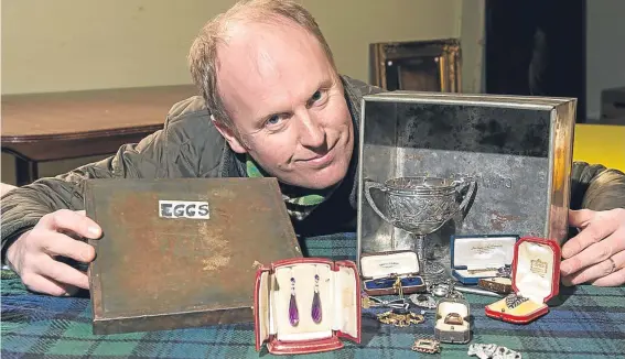  ?? Picture: Angus Findlay. ?? Auctioneer Nick Burns with the metal box and the jewellery which was found inside. The items could collective­ly sell for between £15,000 and £25,000.