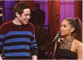  ?? NBC ?? AWAL MULA: Ariana Grande tampil di Saturday Night Live pada Maret lalu. Dia sempat berdialog dengan Pete Davidson yang merupakan salah satu cast utama.