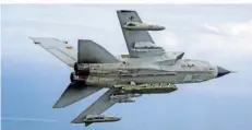  ?? FOTO: ANDREA BIENERT/BUNDESWEHR/DPA ?? Tornado-Kampfjet mit Lenkflugkö­rper Taurus.